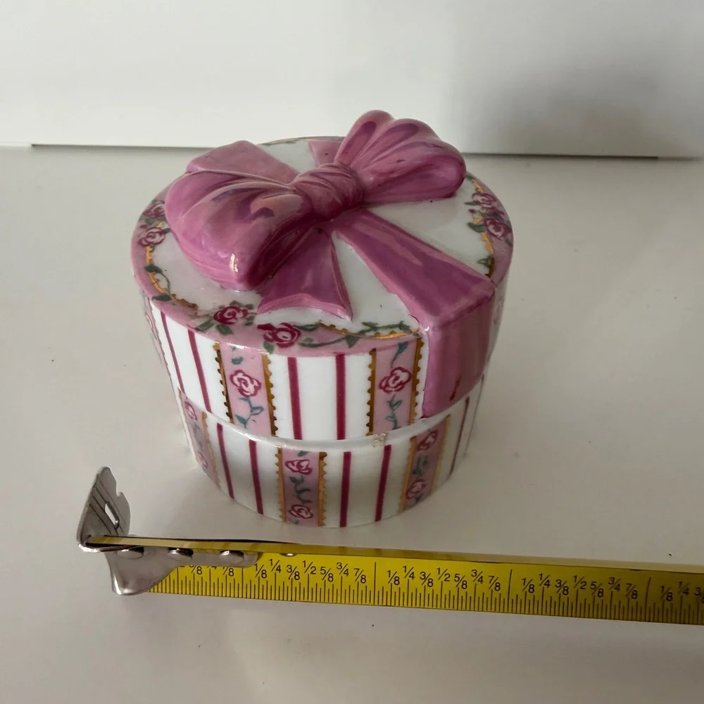 Pink and White Ceramic Gift Box - Picture 5 of 7